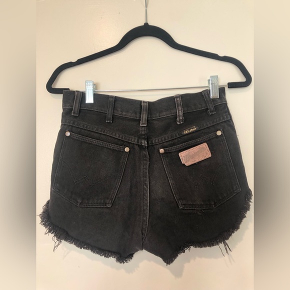 Vintage Highwaisted Black Wrangler Shorts Daisy Dukes Distressed Denim Jean - Picture 2 of 3